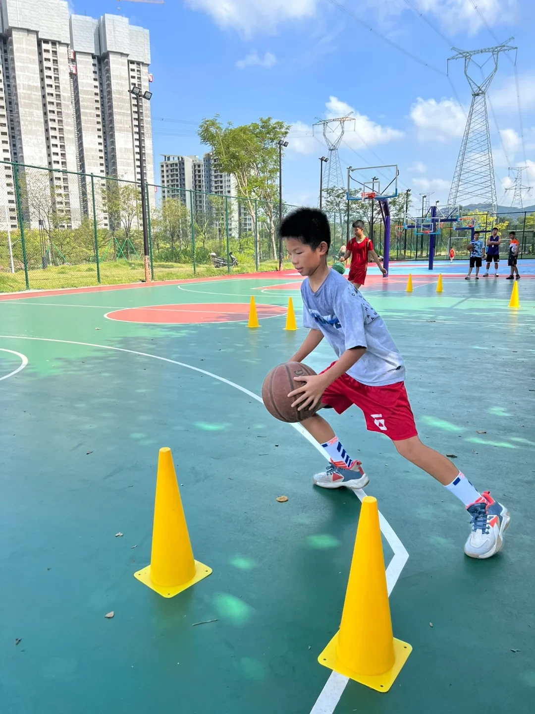 青少年篮球爱好者如何进行有效的跑位训练